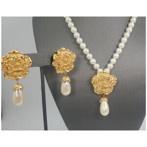 Vintage Avon Summerset Collection Faux Pearl Floral Necklace & Earrings Set 1994